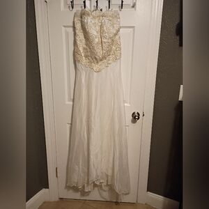 Elegant Cream Lace Strapless Wedding Dress